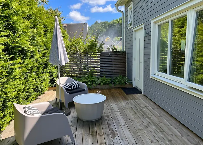 Tiny Grey House With Loft, 15 Min From City Center